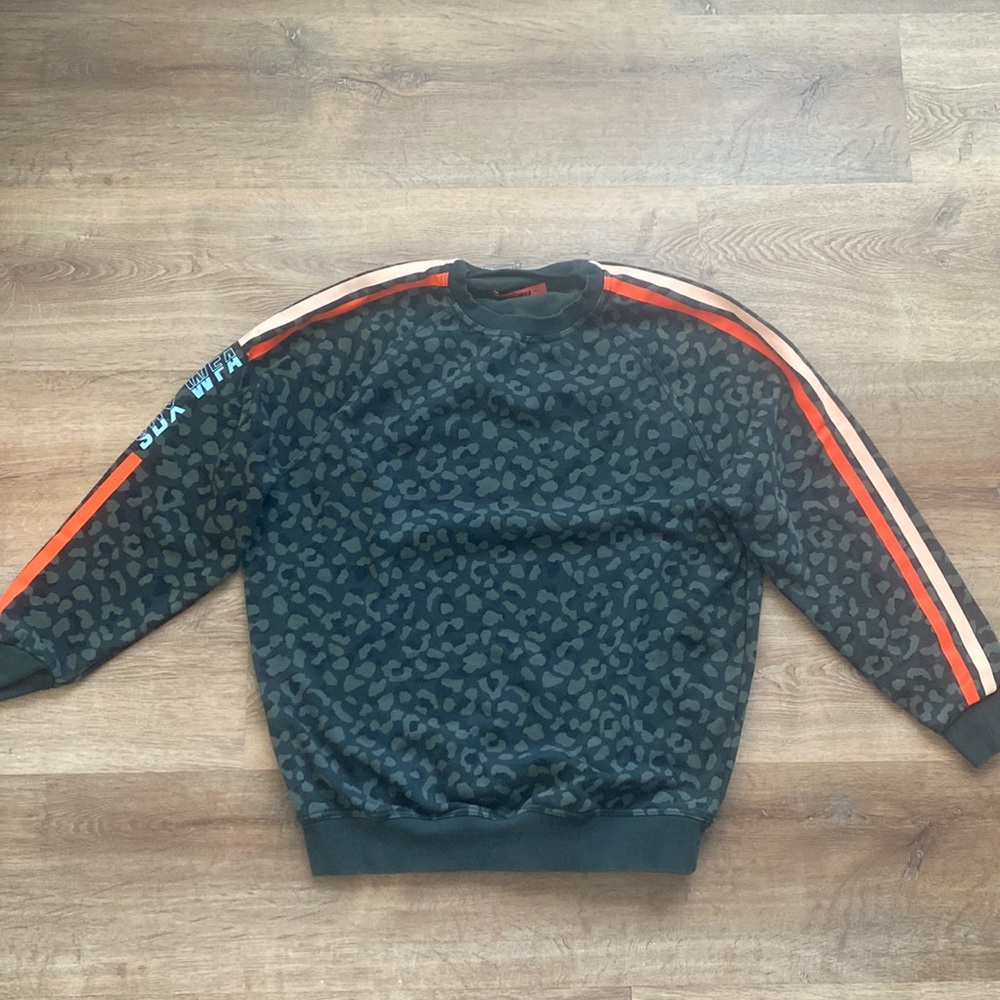 Sarah’s Day SDXWFA crew neck camo sweatshirt